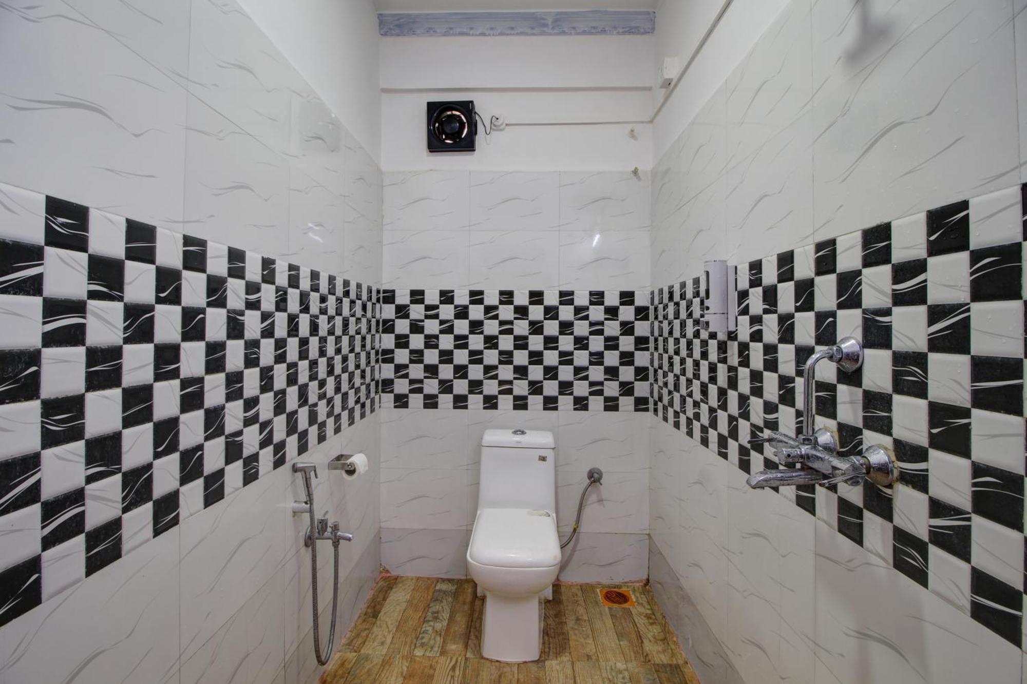 Hotel Pleasure Inn Near Turtle Beach Morjim Manage By Ld Group Of Hospitality 외부 사진